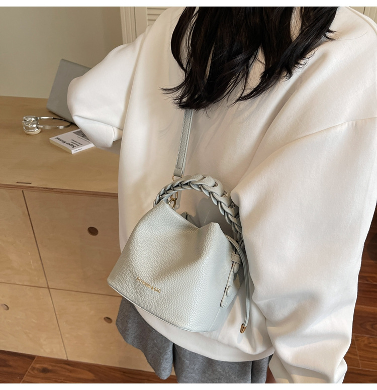 Korean style bucket bag 2025 Summer new style, trendy and versatile, women's crossbody, niche and super popular single-shoulder bag undefined