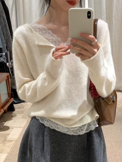 优雅气质V领蕾丝花边拼接精纺细羊毛+丝绒针织衫女秋冬打底衫长袖