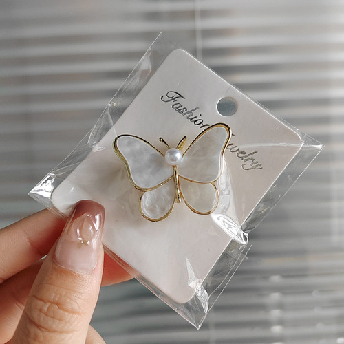  Mother-of-pearl Butterfly Brooch Women's High-end Niche Pearl Pin Corsage Clothing Sweater Accessories Manufacturer Wholesale
