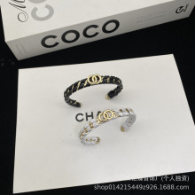 �������¿�С��Ƥ朗l�ڰ״�Ƥ�pC���C�r�־��°ٴ�С���LŮ���