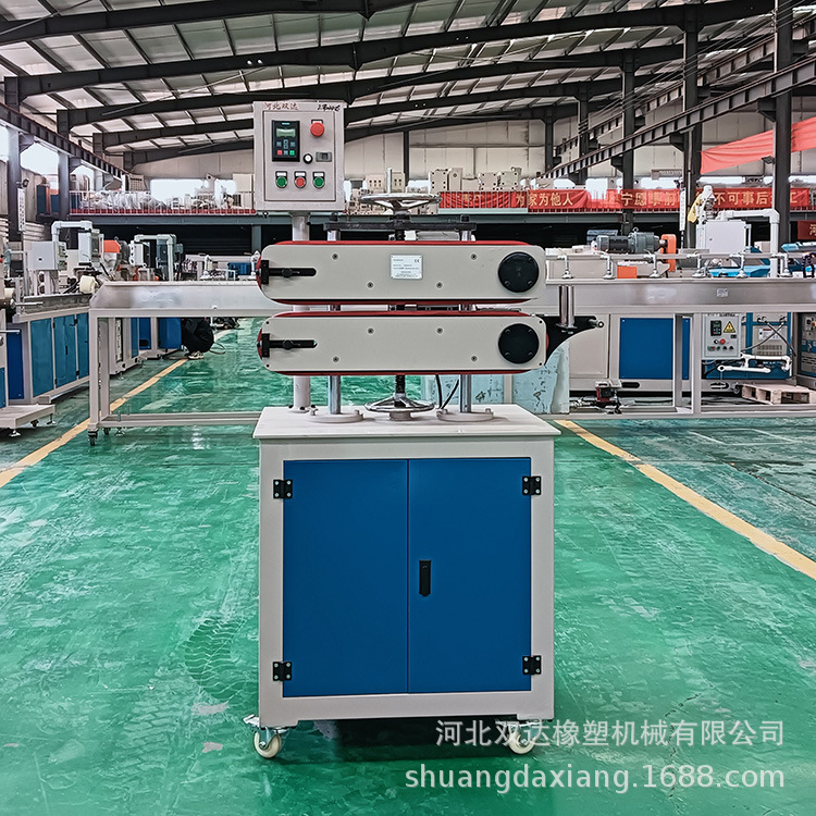 河北双达带子牵引机 双履带结构 橡塑挤出生产线型材牵引输送设备