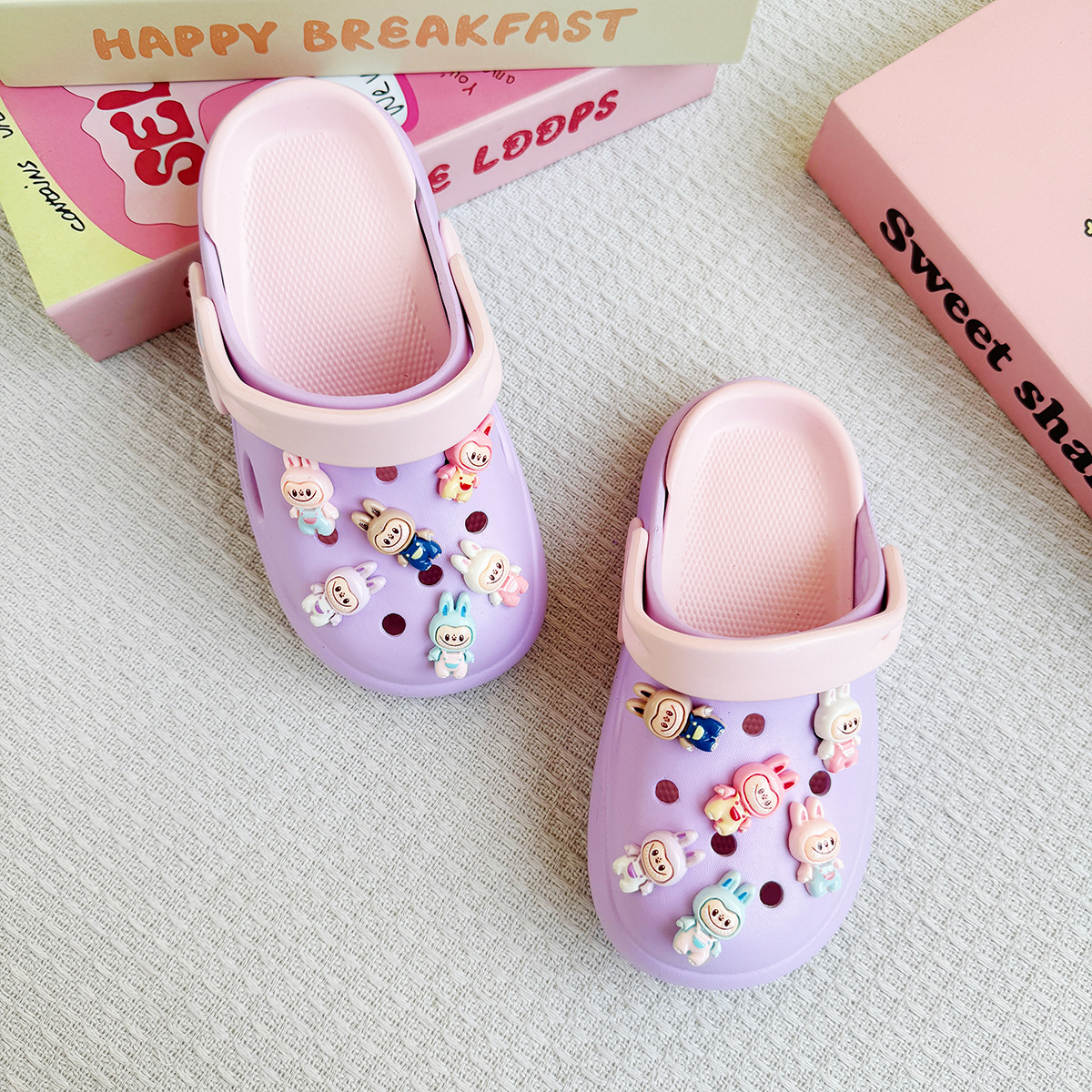 Two-tone universal non-slip cartoon Crocs-style slippers