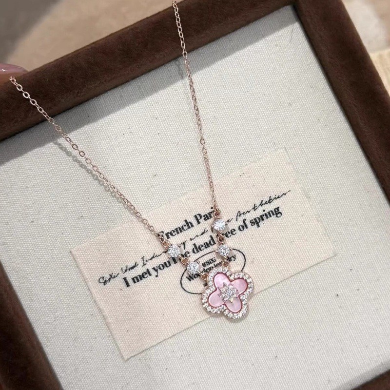 「Qimeng Tianying」ヴィンテージ中古桜ピンクマザーオブパール四つ葉のクローバーネックレスレディースライト高級鎖骨チェーン卸売|undefined