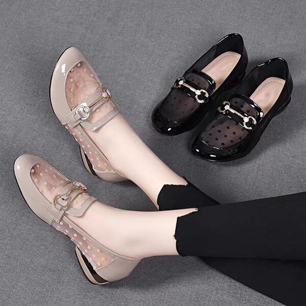 Mesh shoes made of soft leather