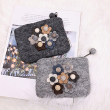 ins风羊毛毡自然色小花花零钱包卡包手拿包个性文艺复古收纳包
