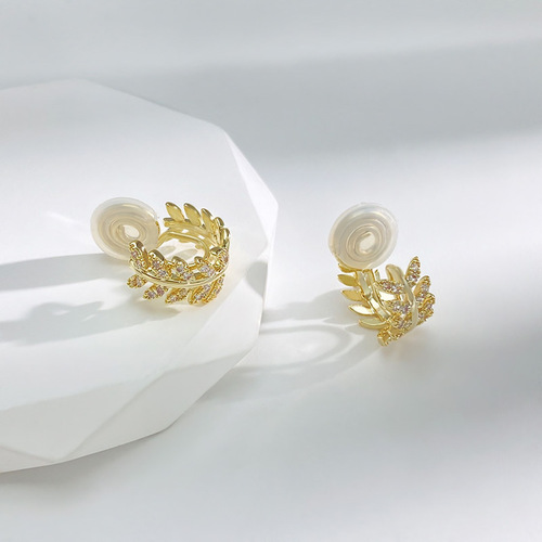 Women's spring and summer simple style leaf small earrings mosquito coil disc ear clips without piercing small fresh super fairy earrings earrings