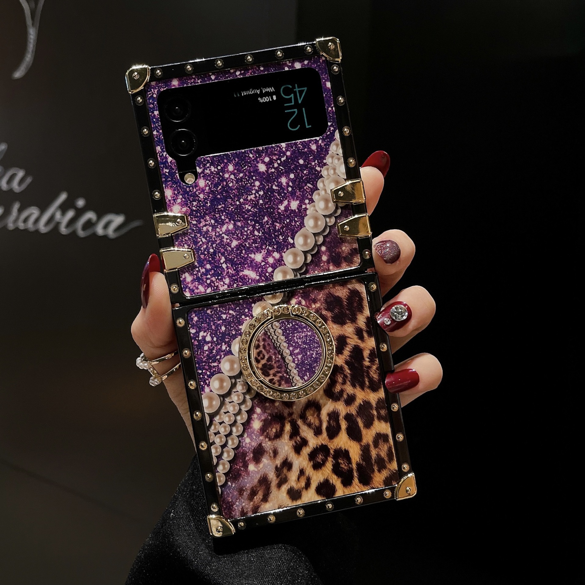 Geeignet für die trendige Samsung-Marke Pearl Leopard Print ZFLIP5 mit Ständer, Klappbildschirm und Anti-Drop-Handyhülle_voghion.com