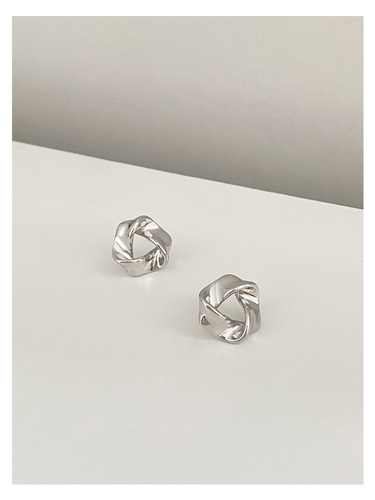 M ö bius women's new trendy and simple metal texture Korean version internet famous temperament earrings_voghion.com