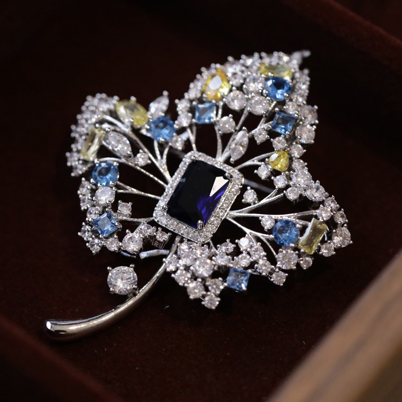 Boxin Cloud Fashion Accessible Luxury Maple Leaf Brooch Women's Zircon Crystal Leaf Corsage Niche Large Sweater Accessories Pin