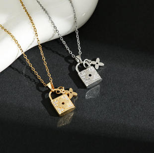 �W���r�К��|����ŮС���OӋ�А��鱩���i�^�朵����Ʒ���l