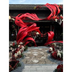 ウェディングカラーの赤い色の竹の列の竹の製品の長い竹の編みの竹の条の花の芸の装飾の材料のアイデアの造形