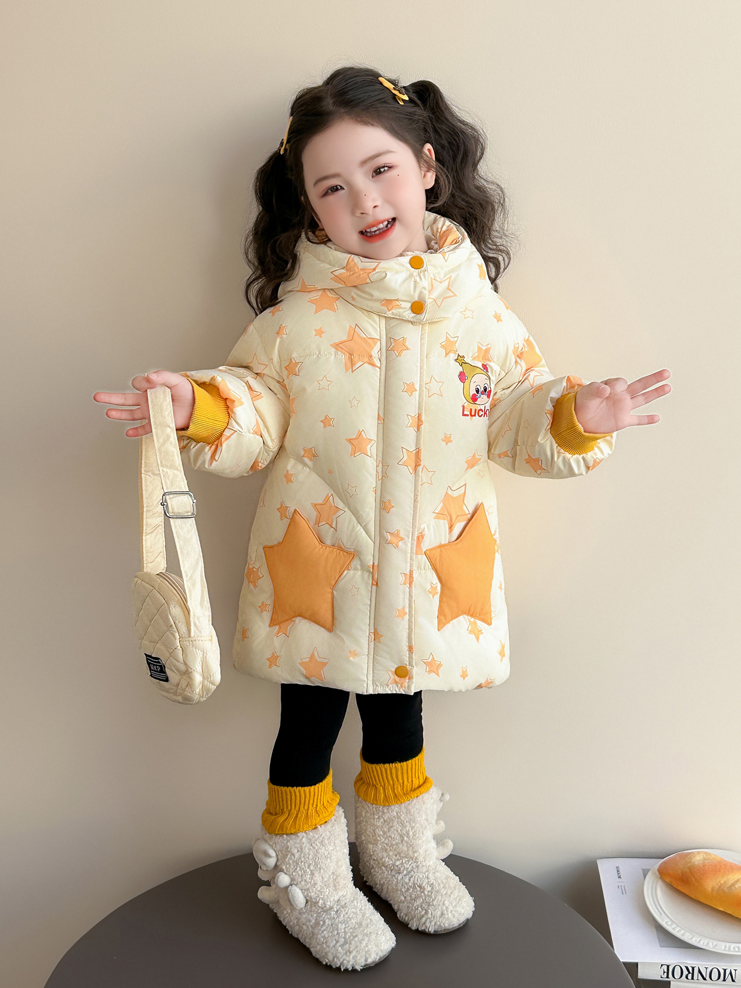 Chaqueta de plumón de niñas invierno 2025 nueva princesa bebé de caricatura ropa de invierno mediana y larga para niños chaqueta de camisa blanca
