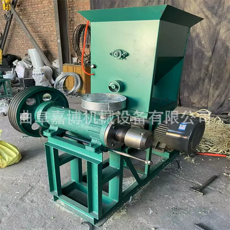 吉林型玉米鱼骨粉熟化颗粒机 狗猪牛羊马饲料机 黄豆饲料膨化机