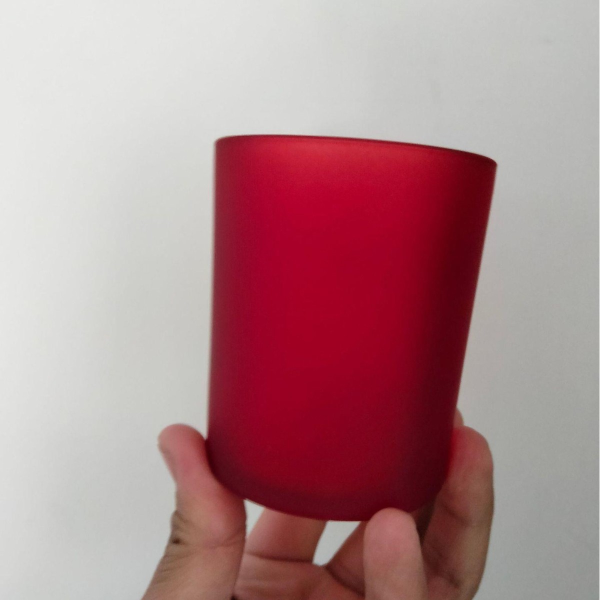 Venta al por mayor taza de vela tarro de vidrio color esmerilado recipiente de vidrio aromaterapia taza vacía con tapa dormitorio romántico candelabro logo