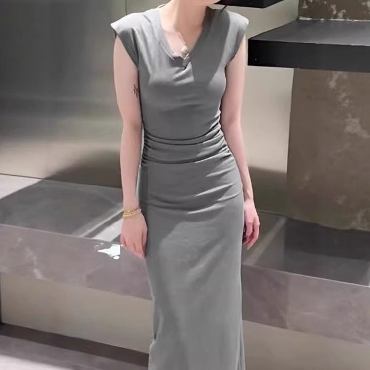 Casual Gray V-Neck Sleeveless T-Shirt Dress for Women 2025 New Summer French Figure-Flattering Slim-Fitting Hip-Hugging Long Skirt
