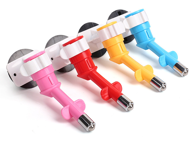 Висящая клетка, питьевая вода красная