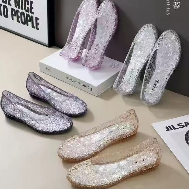 舒适包头凉鞋女士仙女风平跟软底防滑耐磨轻便镂空透气夏季洞洞鞋