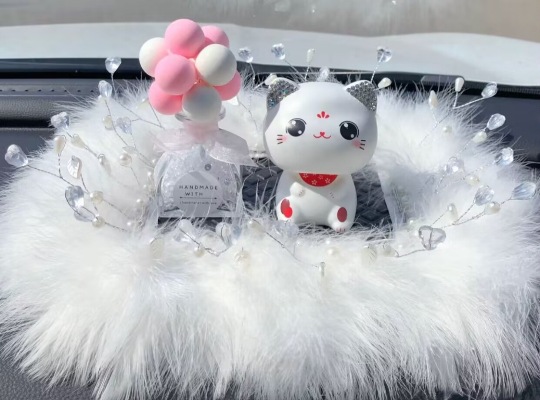adornos de automóviles blancos grandes plumas almohadilla antideslizante amor almohadilla de cuentas diosa adornos de automóviles regalos de vello corto