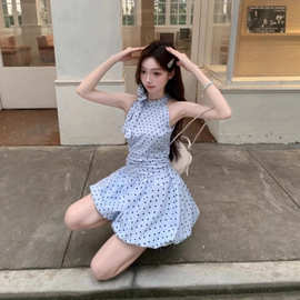 法式蓝色波点绑带挂脖连衣裙女装夏季海边度假辣妹收腰花苞短裙子