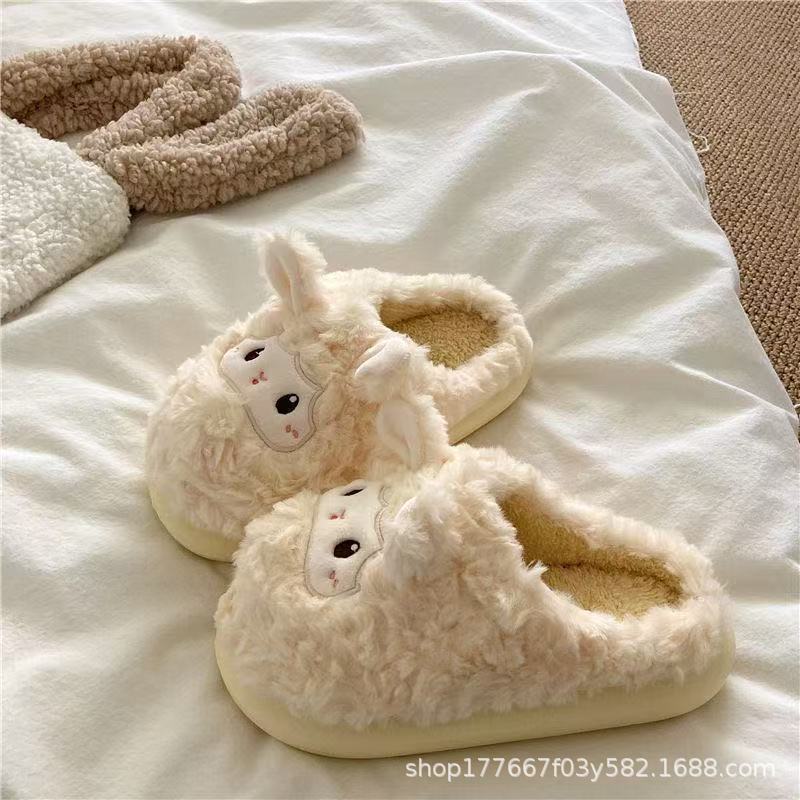 Hermosas zapatillas de algodón suave de invierno para mujeres de fondo grueso de dibujos animados para interiores calentadores de algodón de peluche zapatos de invierno para mujeres lindas