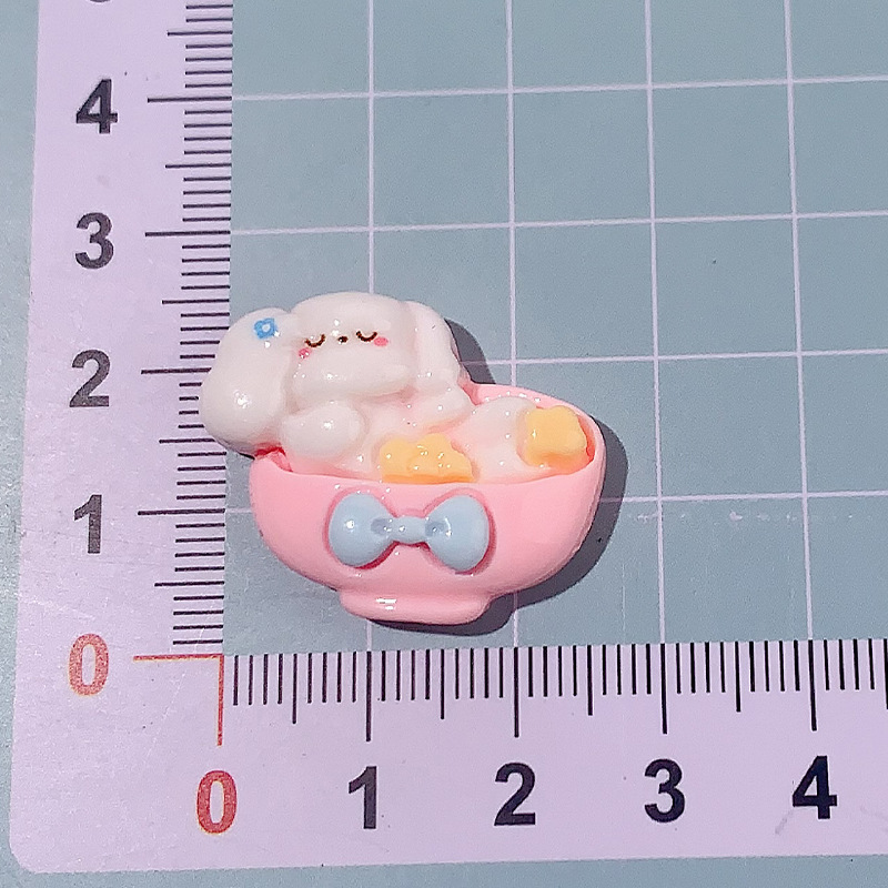 Nuevos accesorios de resina de serie de dibujos animados Happy Dog DIY decoración de cabello pegamento crema agujero de caja de teléfono móvil agujero material de colgante de hebilla