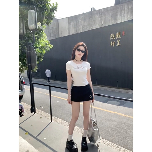 Cute red design skirt