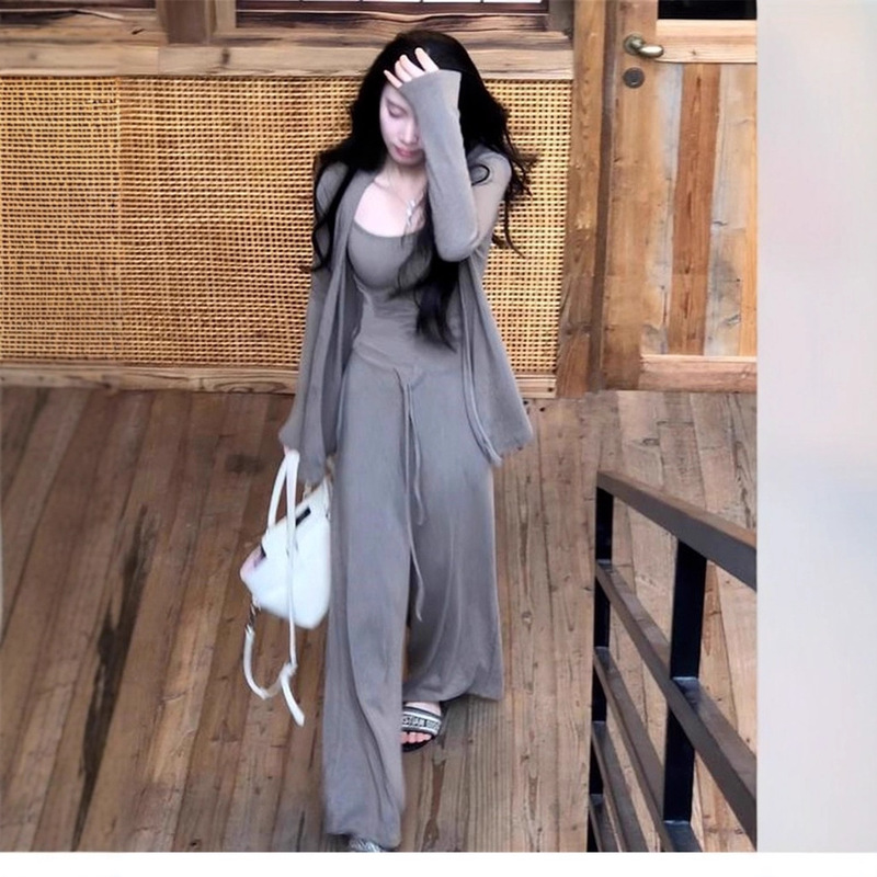 This Year's Trendy Cool and Relaxed Korean Style Three-Piece Women's Outfit 2025 New Top and Pants Set This Year's Trendy Cool and Relaxed Korean Style Three-Piece Women's Outfit 2025 New Top and Pants Set