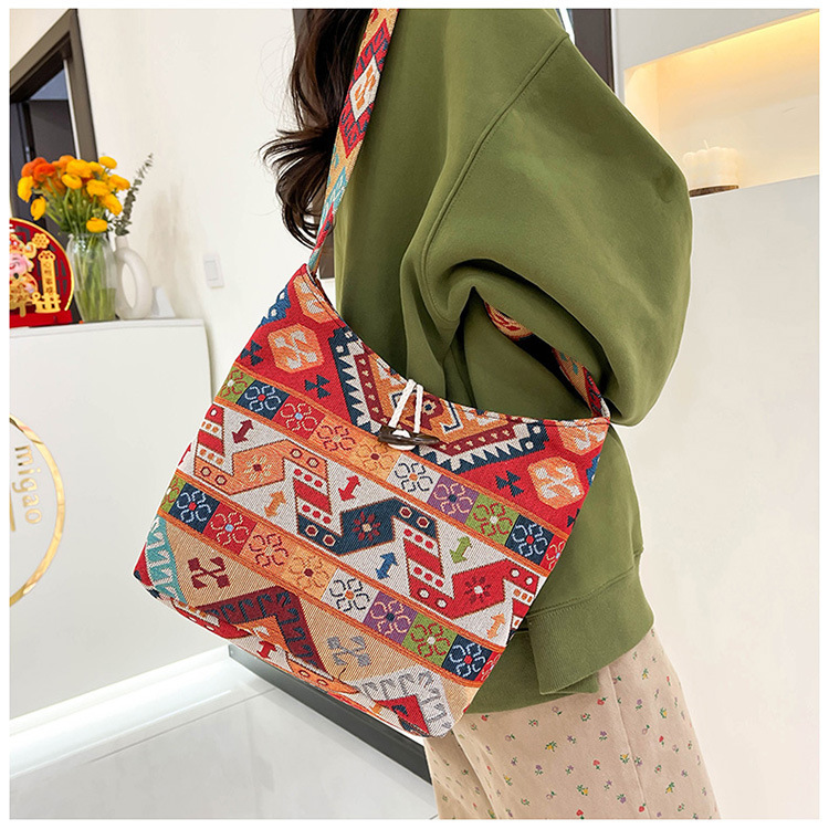 新款文艺民族风马鞍包韩版原宿单肩帆布包通勤休闲旅游女士斜挎包