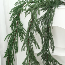 仿真松针垂吊藤条北欧风家居装饰绿植圣诞节日布置仿真植物藤蔓