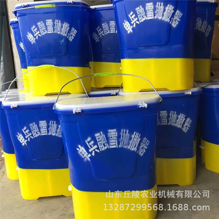抛洒融雪剂的电动单兵融雪抛撒器 道路积雪工业撒盐机现货供应
