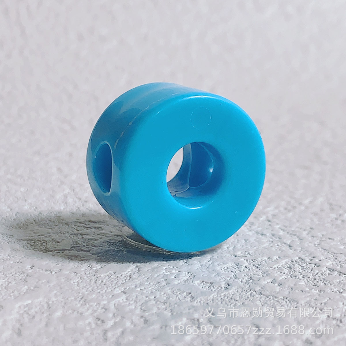 O (blue)