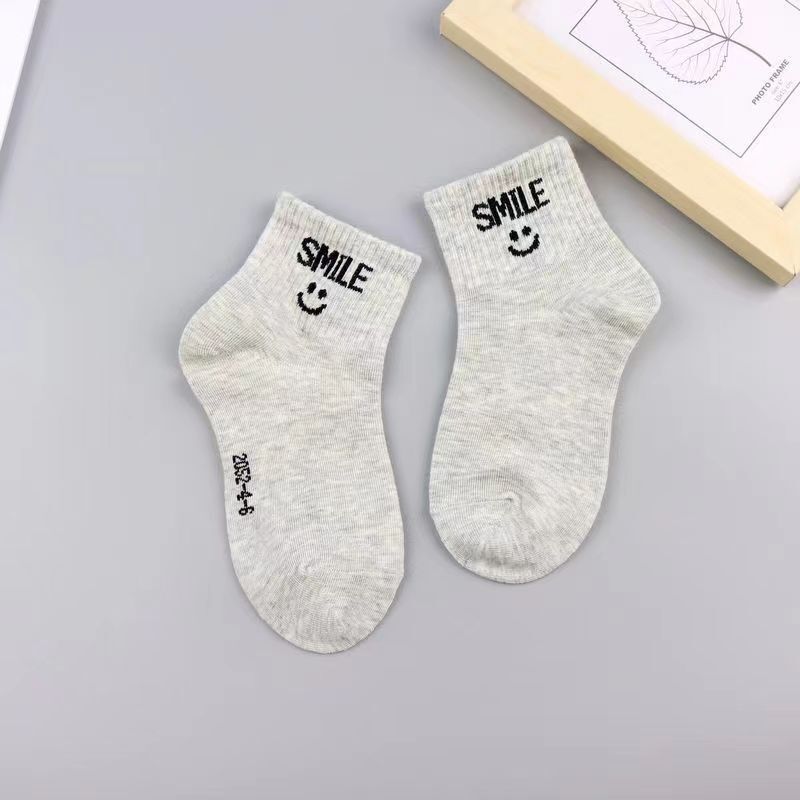 春夏スマイリーフェイス子供用卸売シンプルソックスミッドチューブ男性と女性の通気性子供用ソックスカジュアル大きな子供用ソックス|undefined