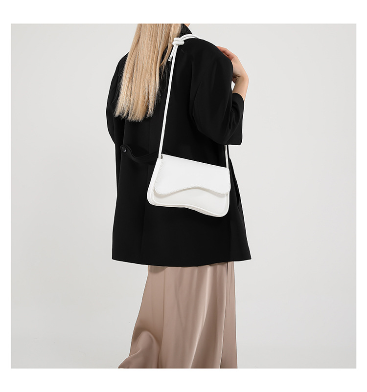 Underarm bag for women, new autumn 2024 fashion and niche design, single-shoulder crossbody bag, stylish and relaxed small square bag undefined