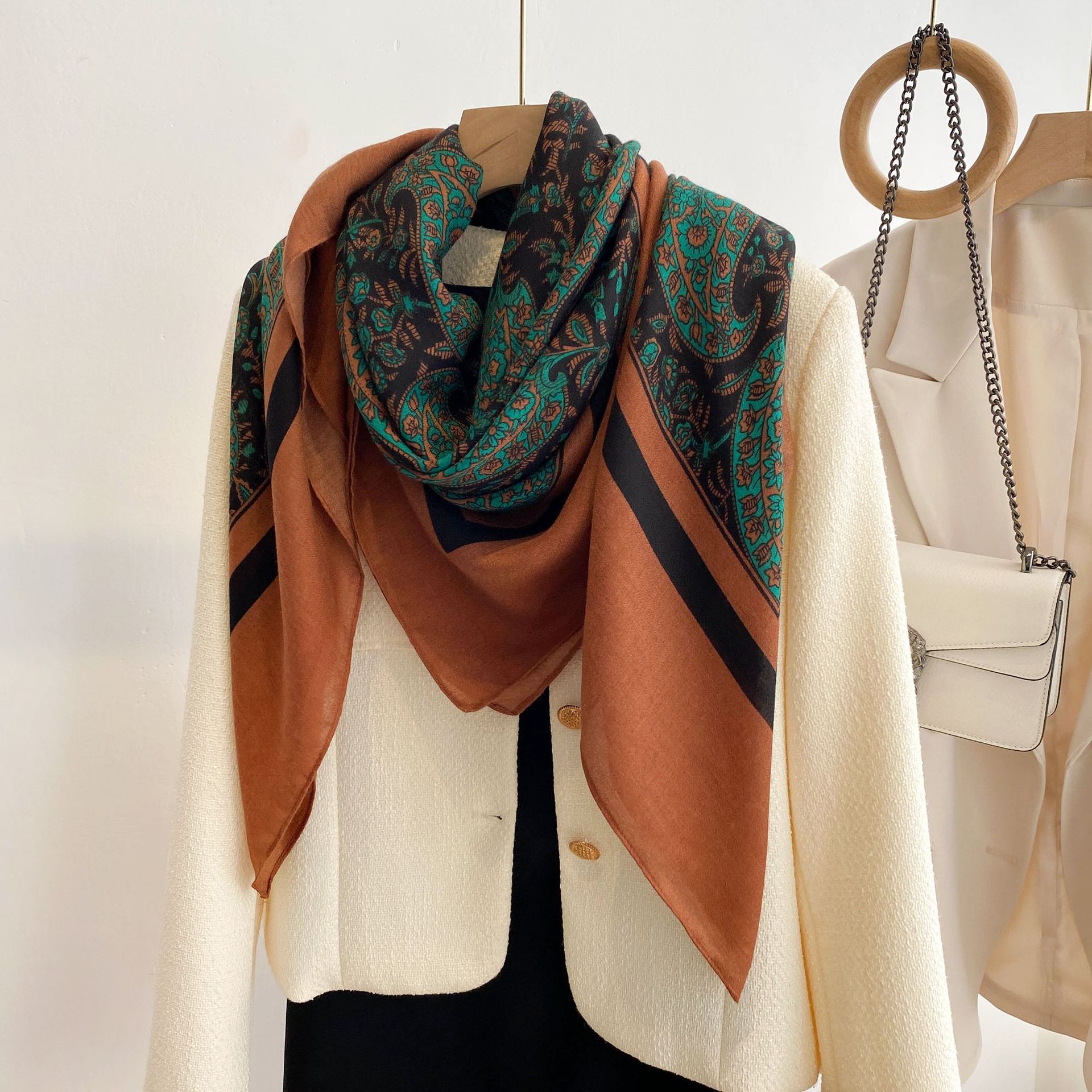 2022 nuevo caliente verde anacardo 135*135cm bufanda cuadrada grande viajes protector solar mantón de lino de algodón sensación bufanda