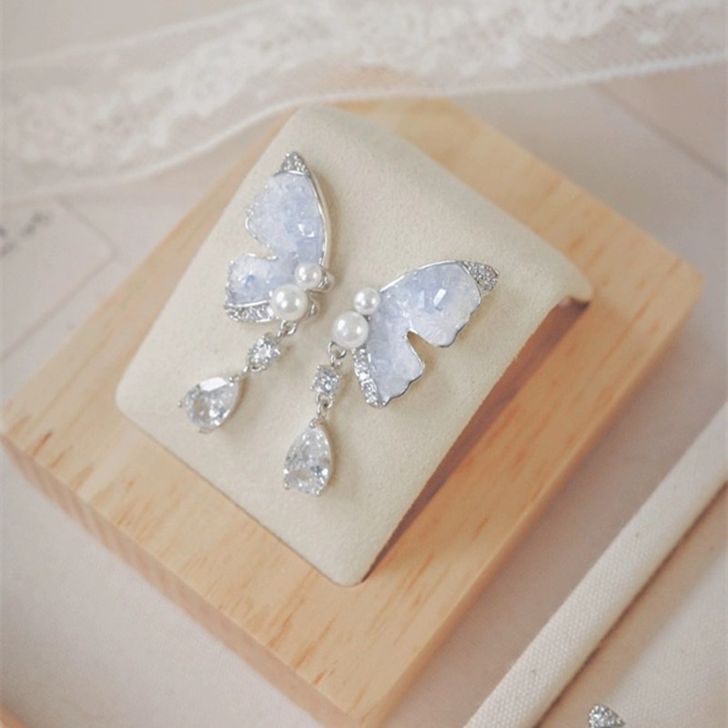 Fashionable elegant earrings drop-shaped
