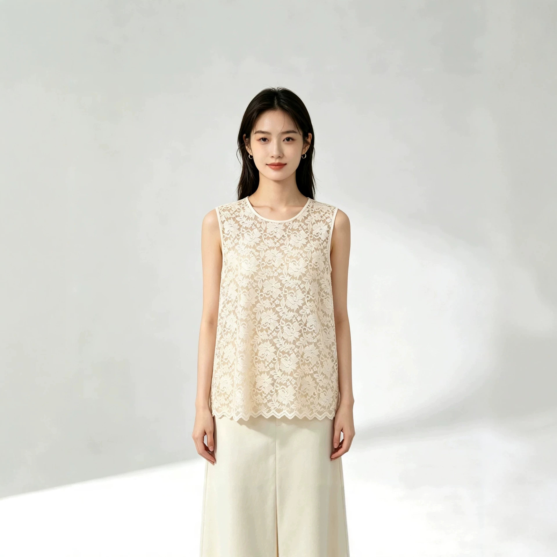 French-style lace sleeveless vest for women, high-neck slim-fit base layer, stylish hollowed-out top for spring and autumn layering.