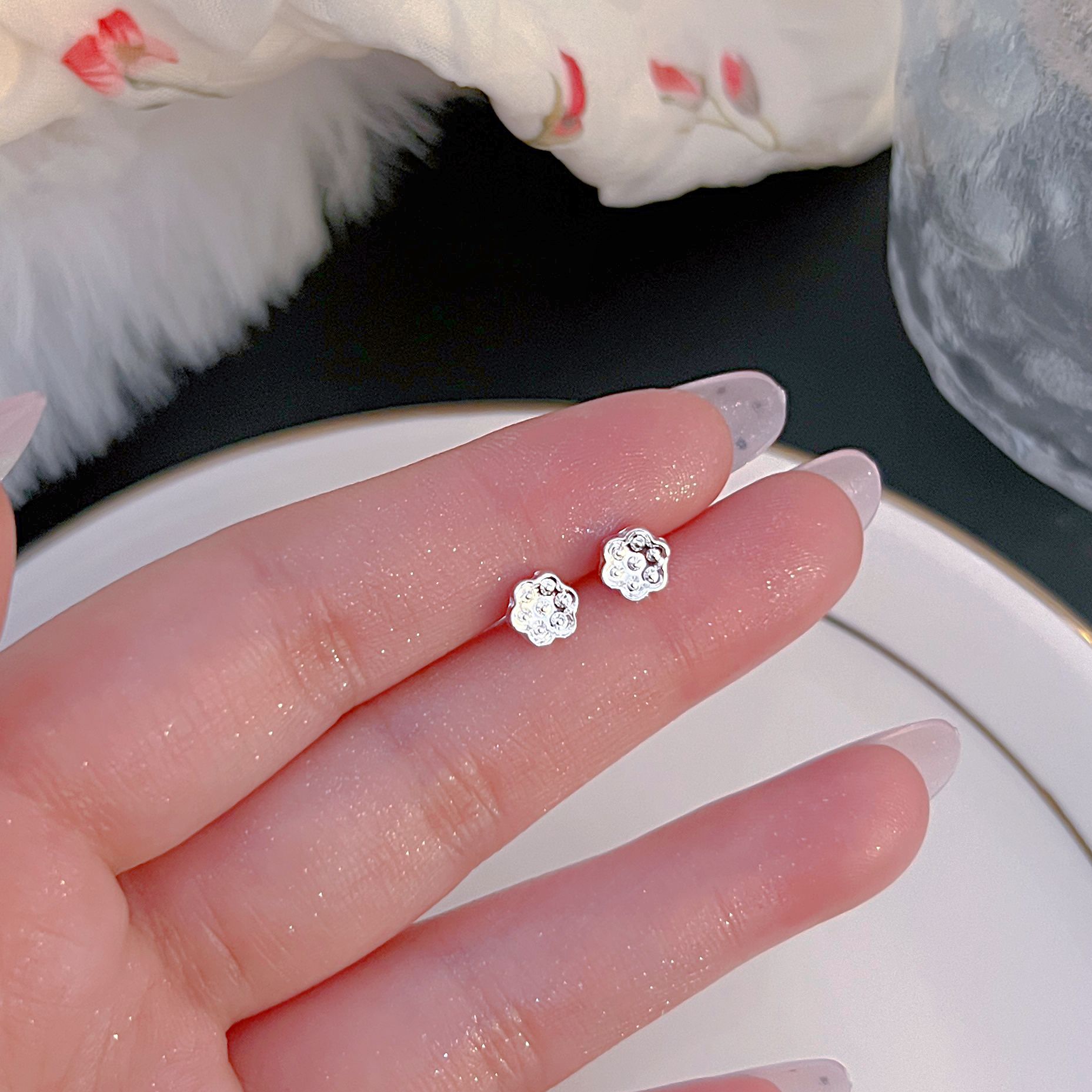 Kleine S999 Sterlingsilber Ohrlöcher Pflege-Ohrstecker Damen 2025 neue Kollektion Trend vielseitige Ohrringe hochwertiges Ohrschmuck Großhandel