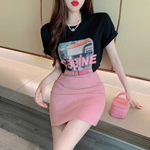 С�����ļ��p�����bŮ�W�t�а�ɫT���@�ݶ�ȹը�֜p�g�ɼ���
