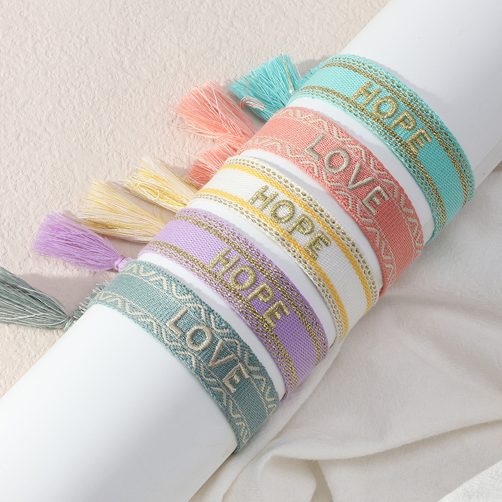 Tendance Ethnique Tissée À La Main Rétro Broderie Love Lettre Gland Main Corde Bracelet display picture 7