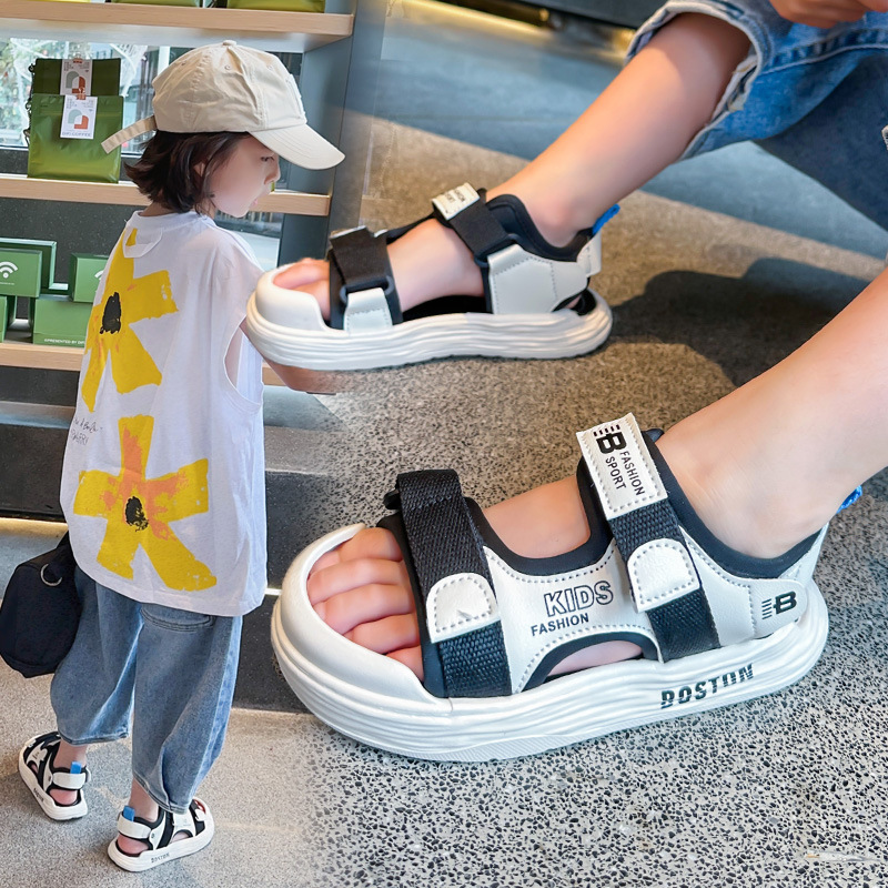 Nuevas sandalias infantiles de verano 2025 nuevas zapatos deportivos de playa para niñas zapatos casuales para niños con suela suave zapatos para niños grandes