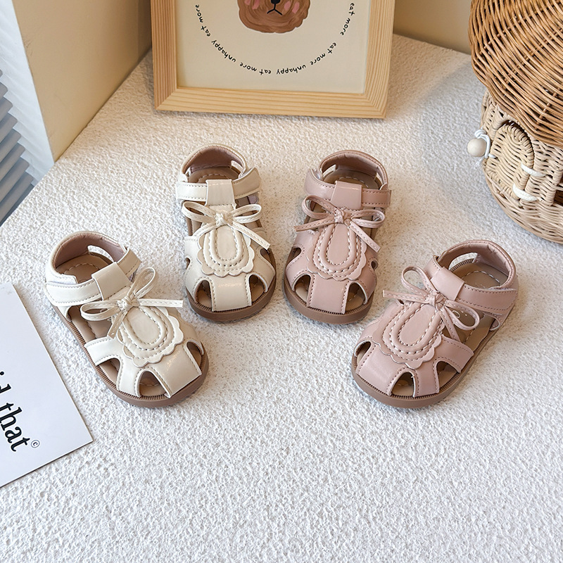 Fashionable soft sandals