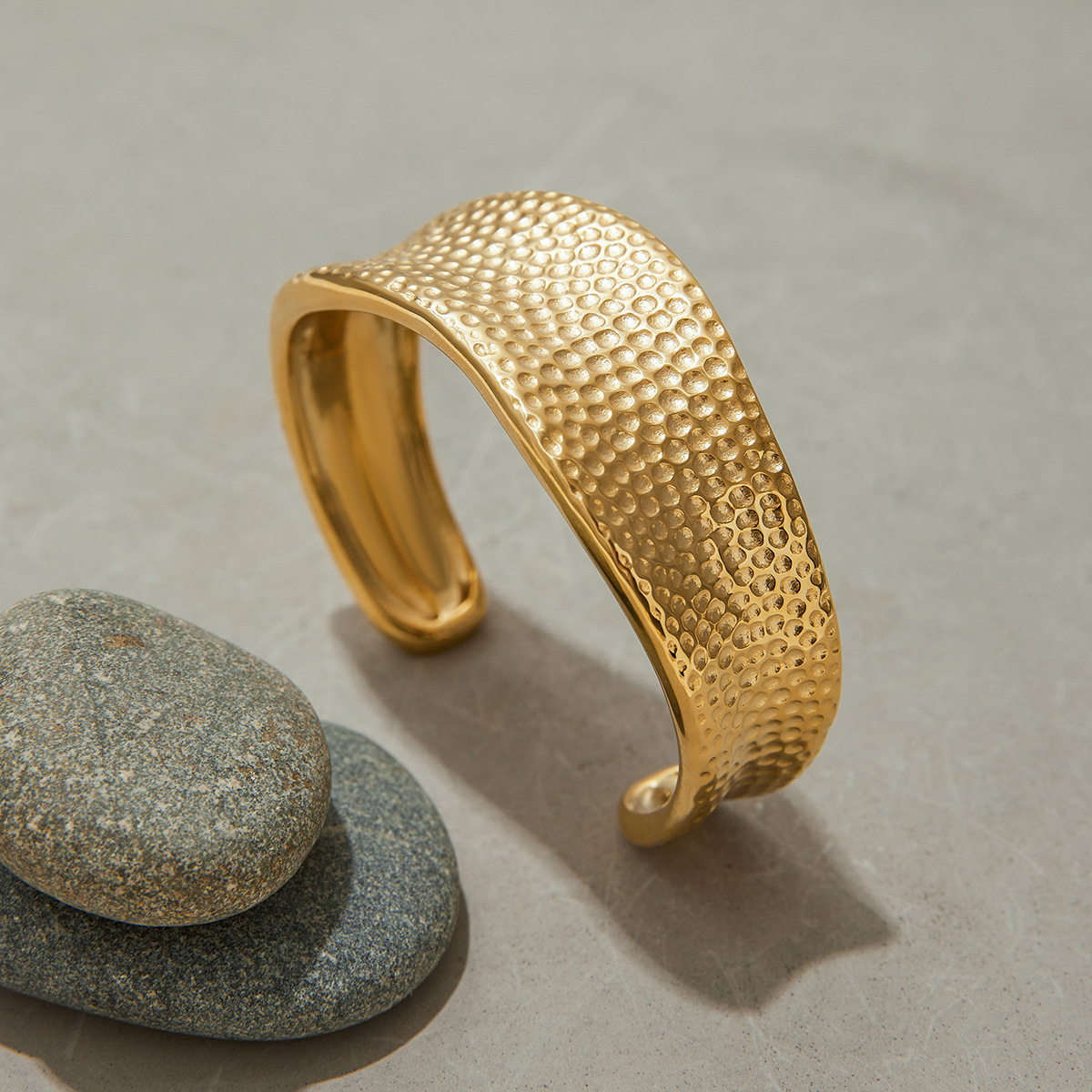 Jieding Cross-border de acero de titanio de cara ancha pulsera de martillo joyería que no se desvanece, pulsera de lujo ligero para mujer, joyería de acero inoxidable