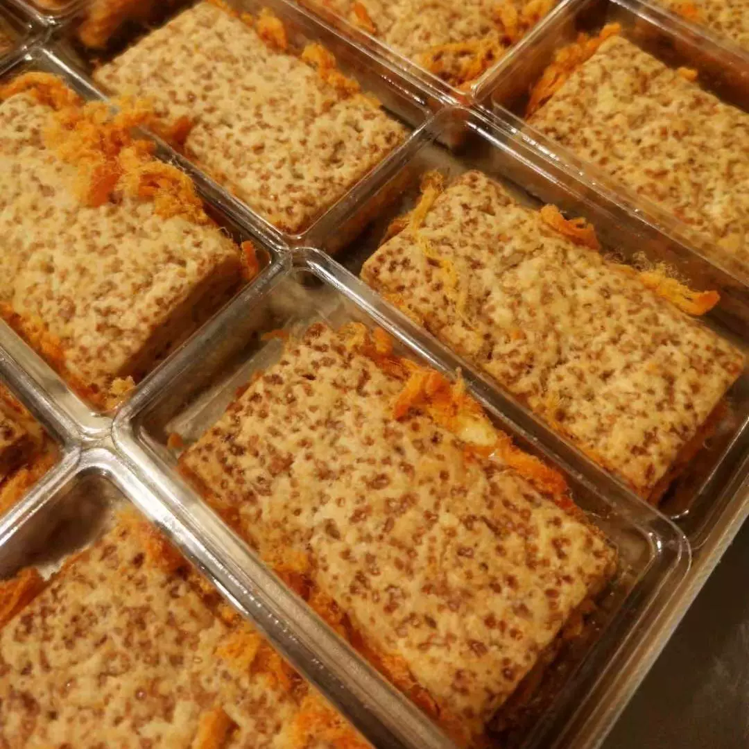 咸蛋黄肉松方块酥 咸蛋黄方块酥 肉松千层酥可按要求做浙江发货