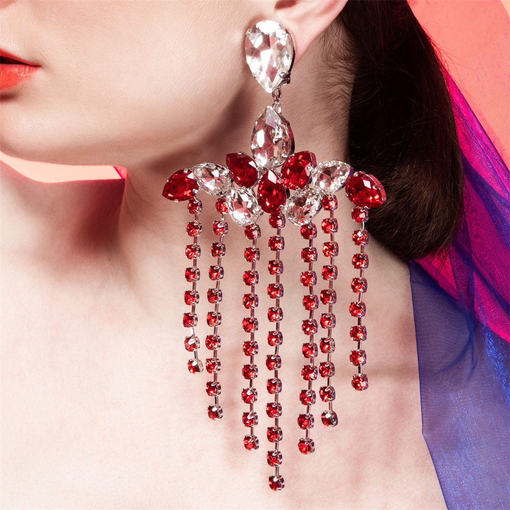 White fashionable crystal earings