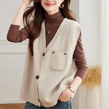 厂家直销单口袋钉扣马甲女2025春季简约复古韩版V领设计感上衣女