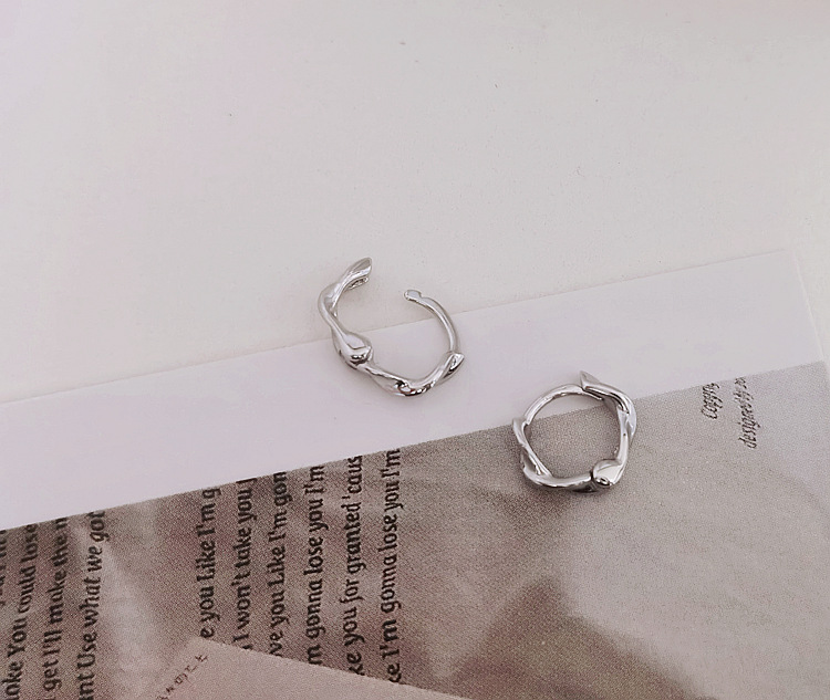 EH602261莫比乌斯耳骨扣