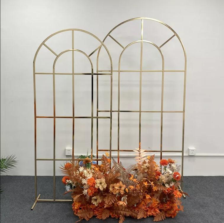 国境を越えた電気商は結婚式の祝典のために道具の窓の形の風船の花芸の背景の支柱のウェディングドレスの撮影の装飾を手配します。|undefined