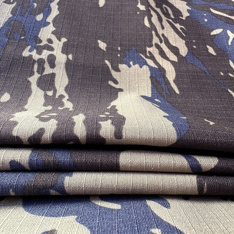 Fashionable camouflage tactics cloth