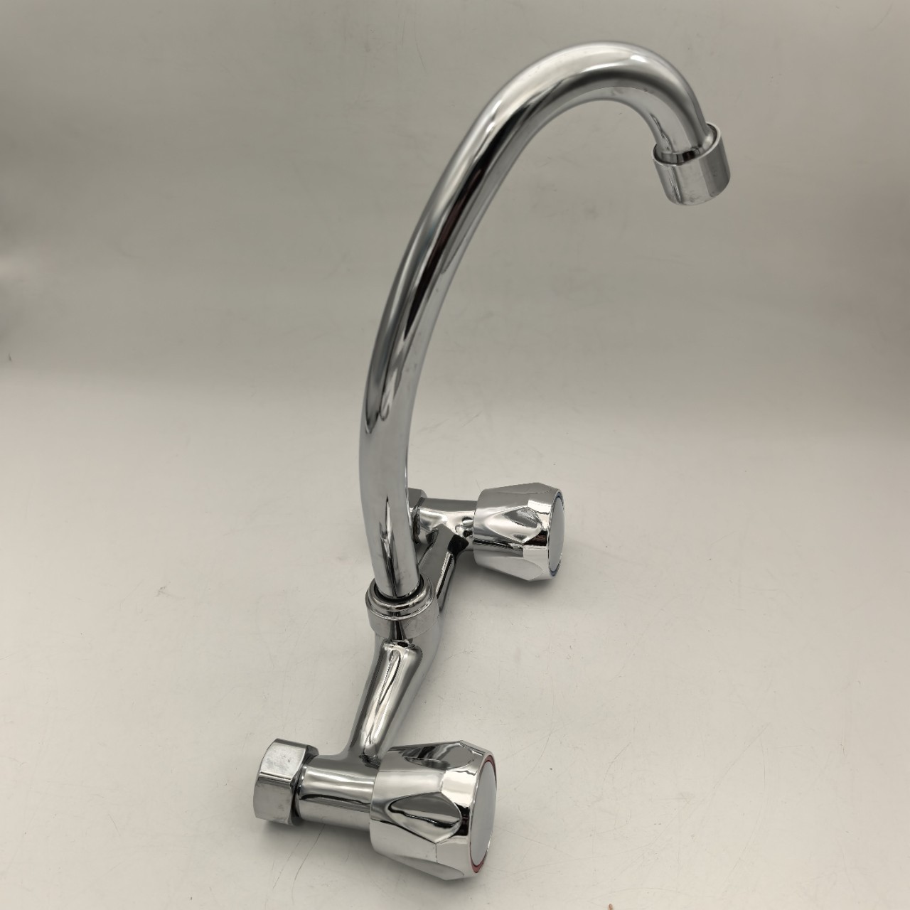 Grifo Mezclador Doble de Cocina de Aleación de Zinc, Agua Fría y Caliente, Galvanizado, para Cocina image 4