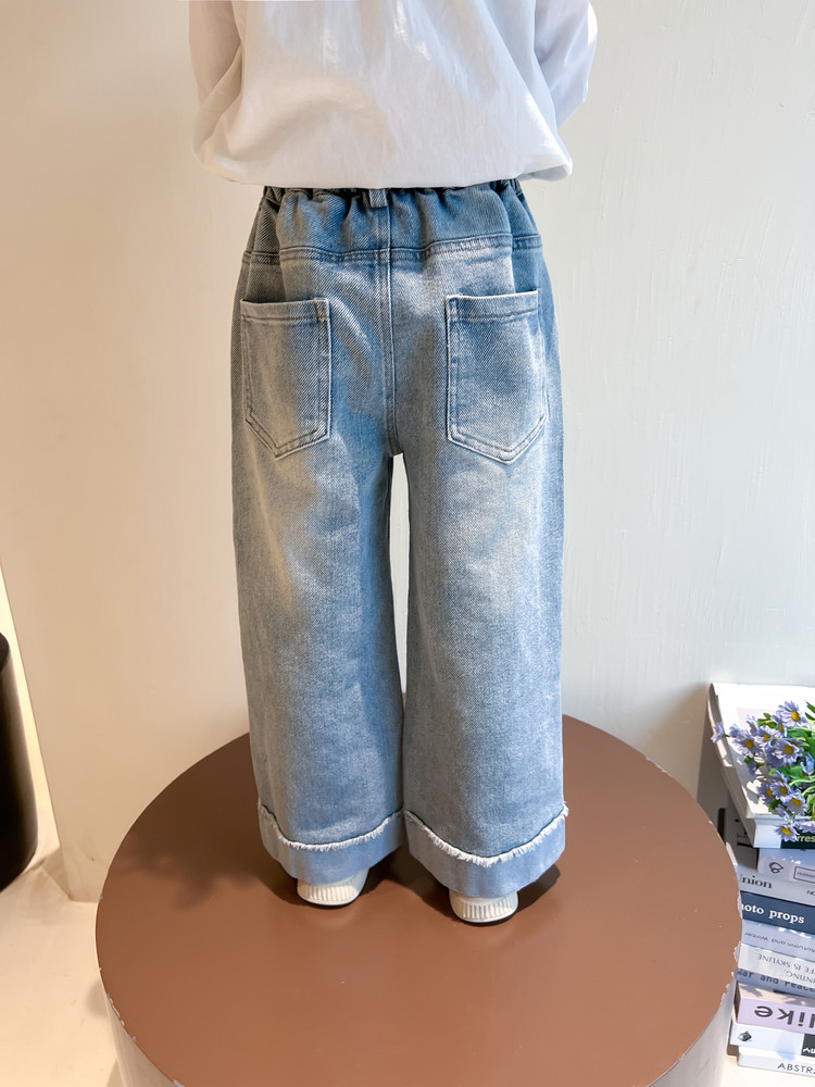 X002 Girls' And Children's Love Embroidered Jeans New Children's Miscellaneous European And American Jeans_viptrois.com